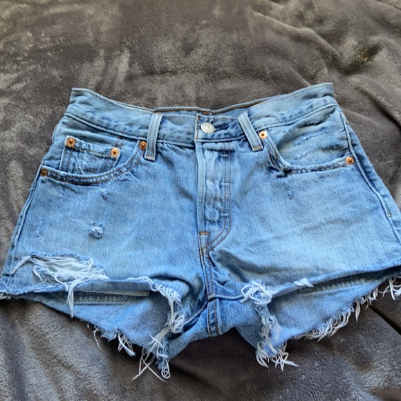 Levi’s denim shorts - Picture 3 of 5